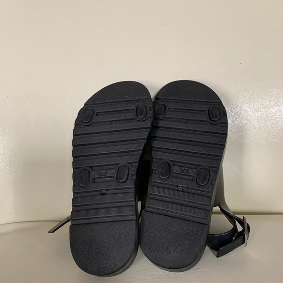 Redvolution sandals - only used once - Picture 3 of 4